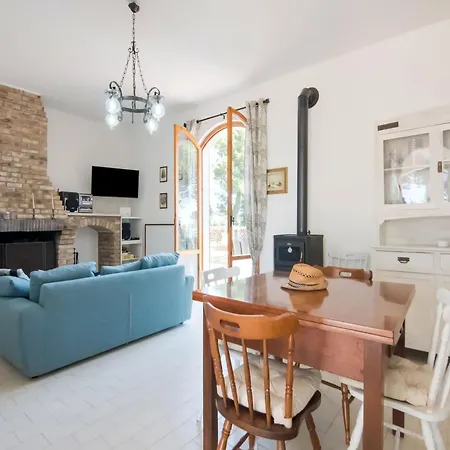 Nyaraló Enchanting Coastal With Views *