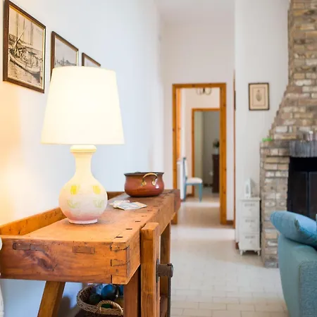 Enchanting Coastal With Views Nyaraló Pesaro