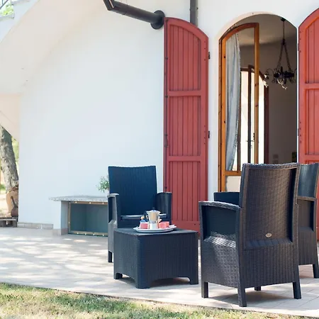 Enchanting Coastal With Views *