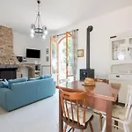 Casa vacanze Enchanting Coastal With Views *