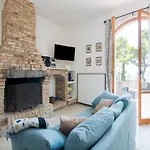 Enchanting Coastal With Views Casa vacanze