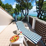 Enchanting Coastal With Views *