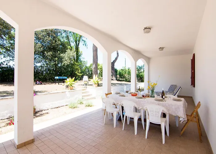 Enchanting Coastal With Views *