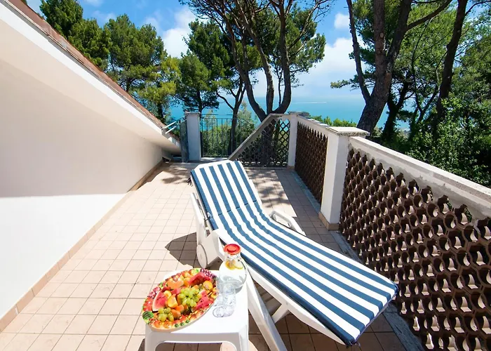 Enchanting Coastal With Views *